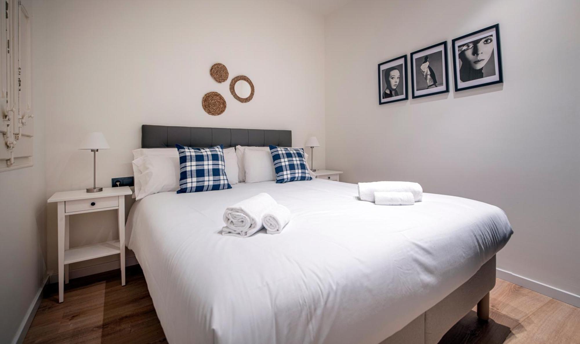 De Cuatro En Carrer Diputacio Apartamento