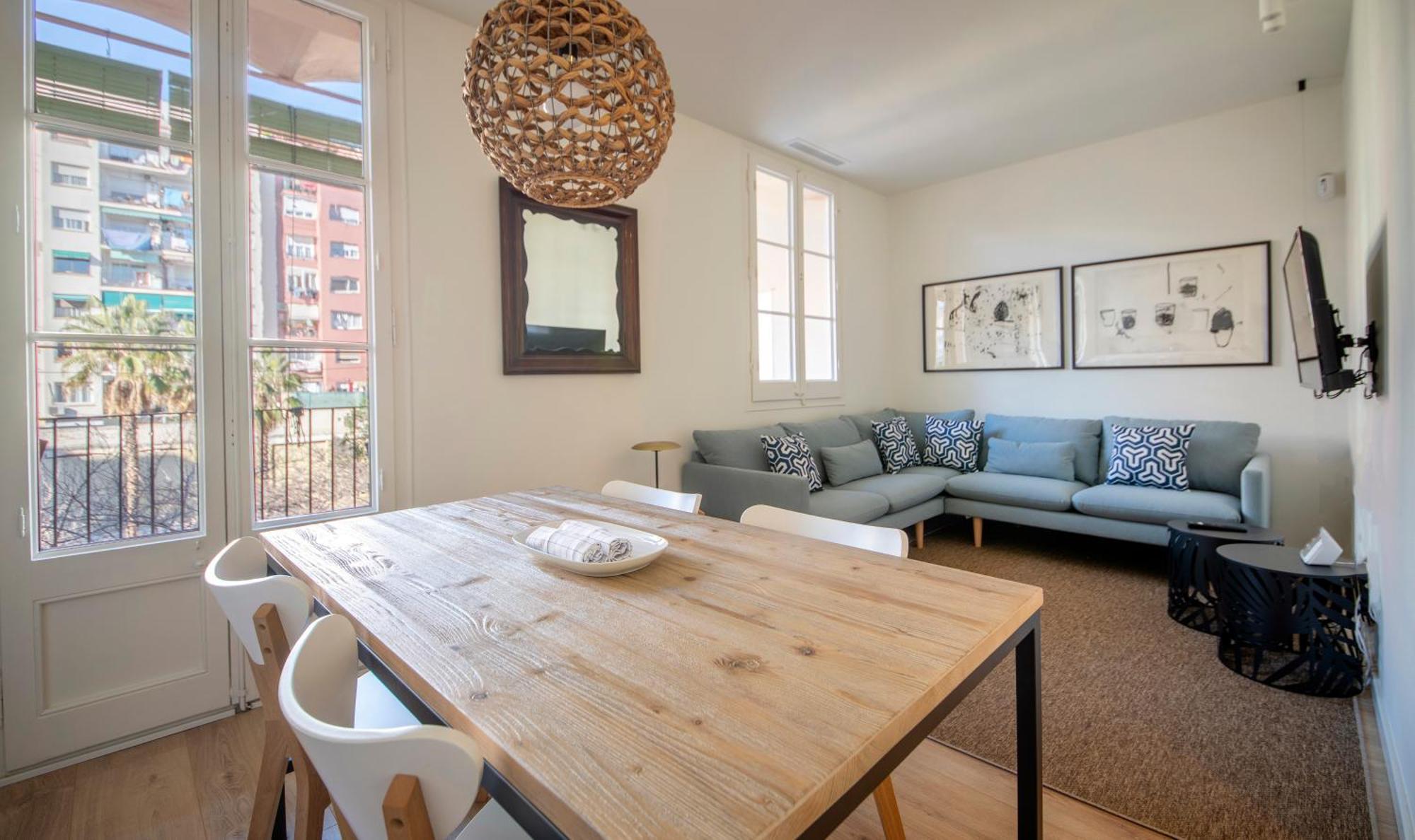 Apartamento De Cuatro En Carrer Diputacio