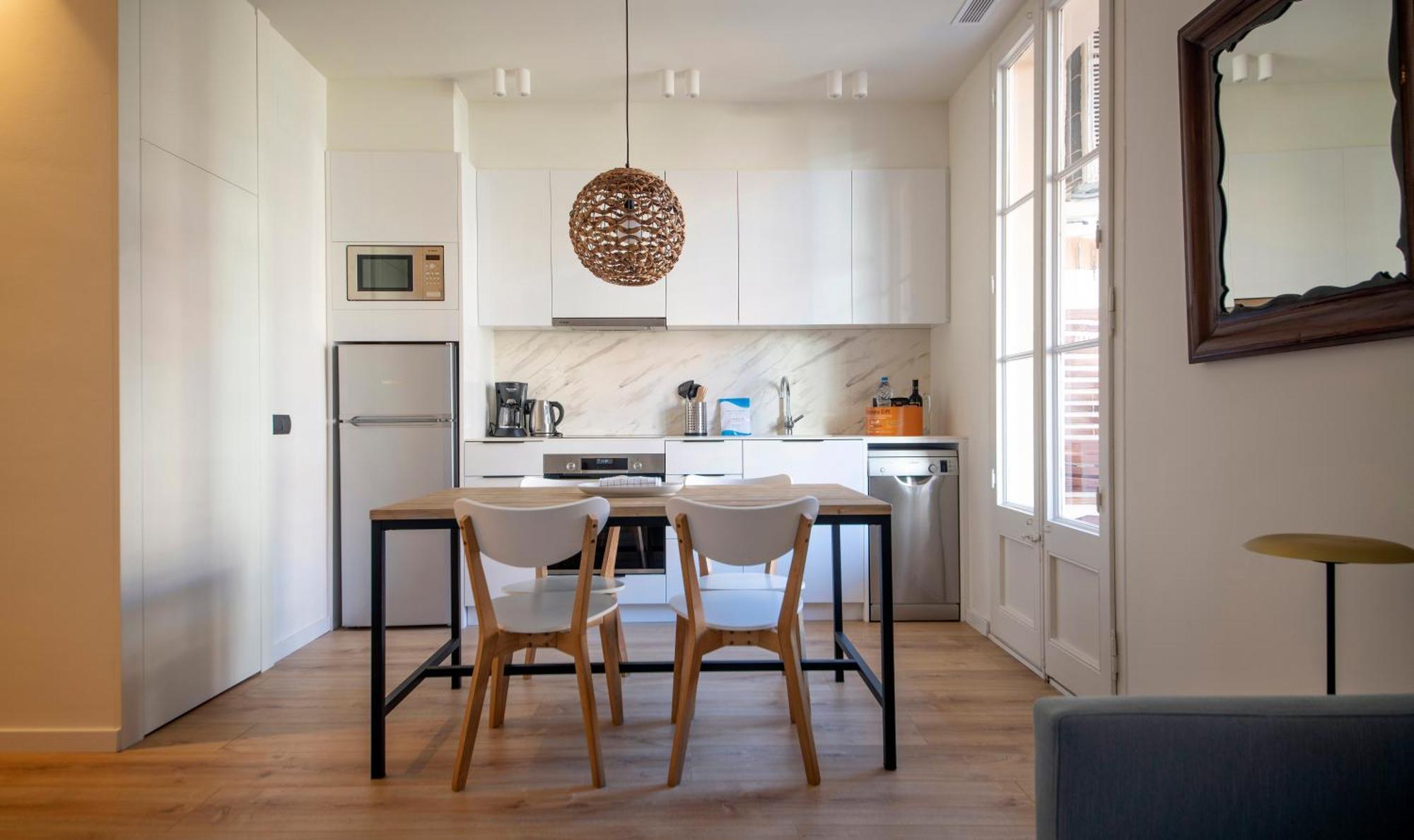 Apartamento De Cuatro En Carrer Diputacio