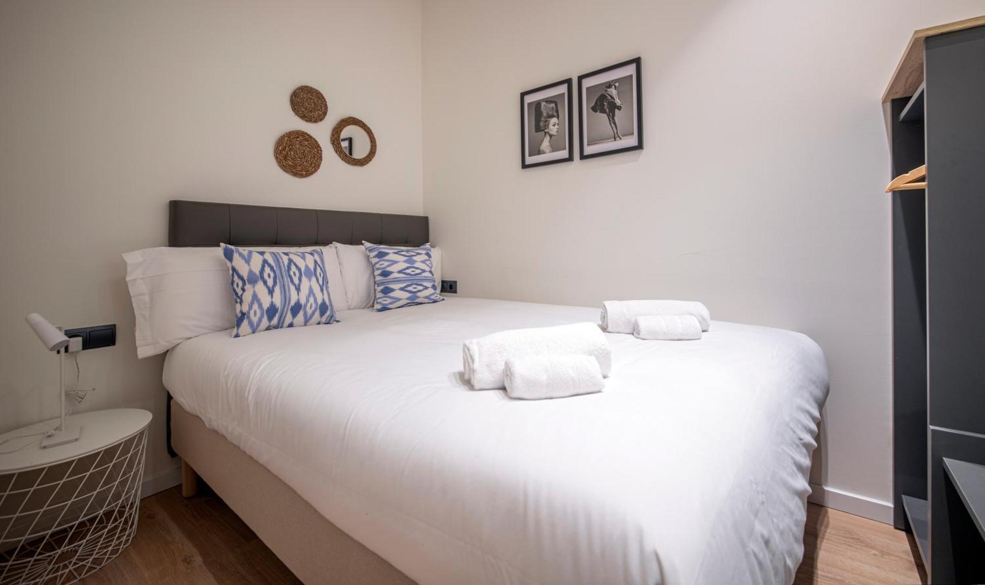 De Cuatro En Carrer Diputacio Apartamento